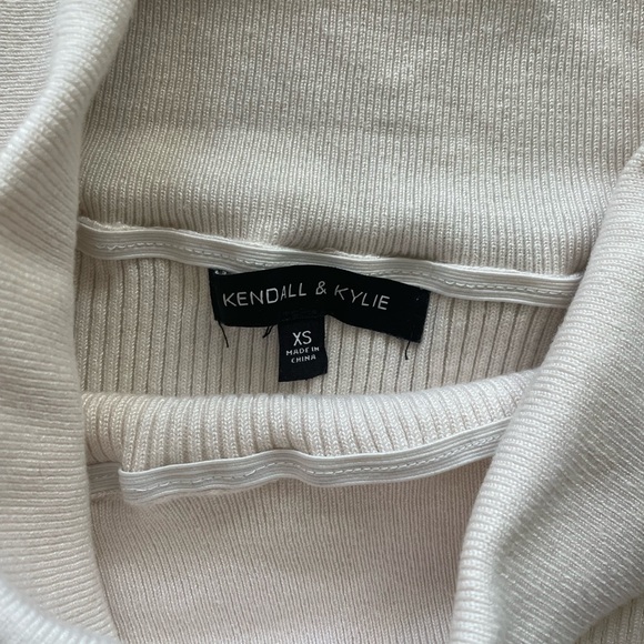 Kendall & Kylie Sweater - Picture 4 of 4